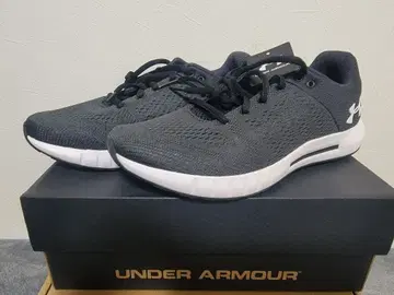 UNDER ARMOUR 스니커즈 24.5