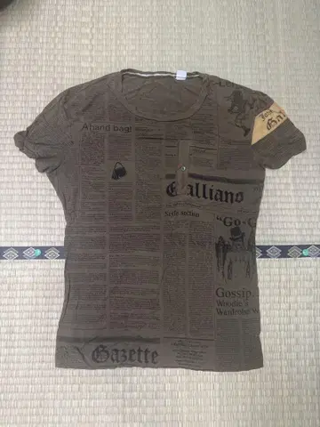 Galliano 신문 프린트 T셔츠 S 사이즈