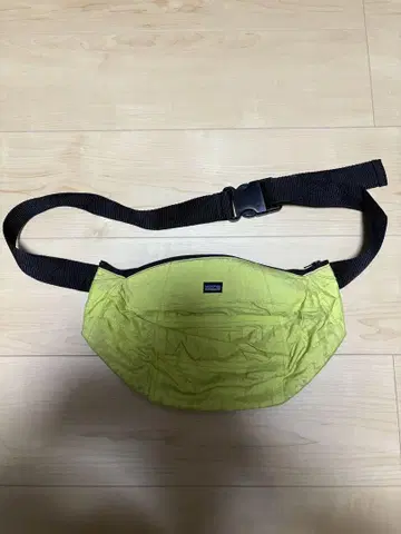 Patagonia 바디백 라임 그린