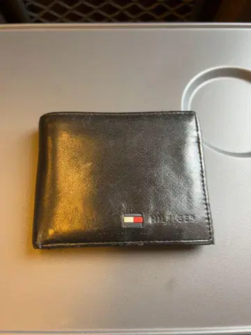 타미힐피거 블랙 이단 접이식 지갑