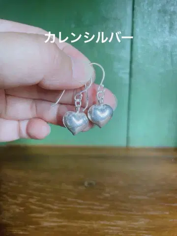 카렌 실버 하트형 귀걸이
