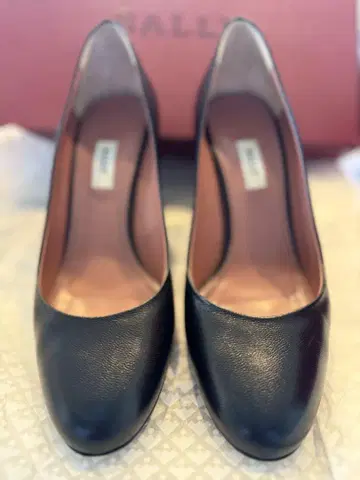 BALLY 블랙 가죽 하이힐 펌프스 37