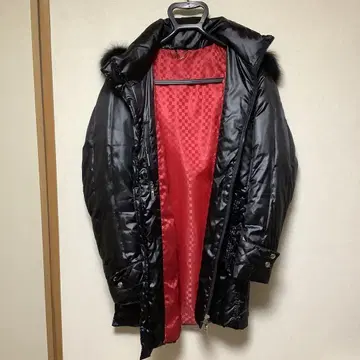 퍼 달린 블랙 다운 자켓 M 사이즈