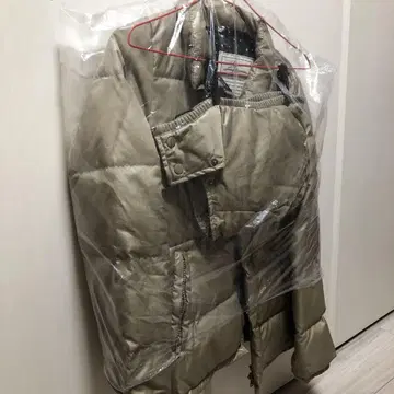 베이지 다운 자켓