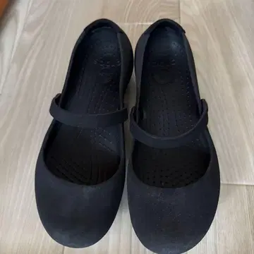 Crocs 블랙 클로그 샌들