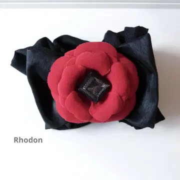 Rhodon 로돈 까멜리아 리본 스크런치 블랙 x 레드