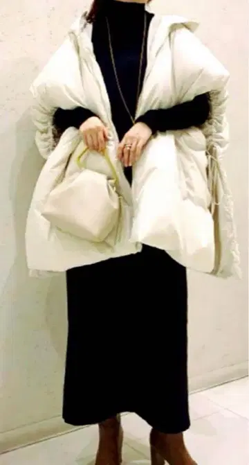 Mila Owen 후드 부착 지속가능성 다운