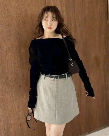 데콜테 턱 플로키 튤 상의 블랙 프레이 아이디