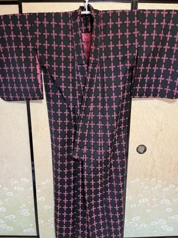 블랙과 핑크 꽃무늬 기모노 울 미사용품
