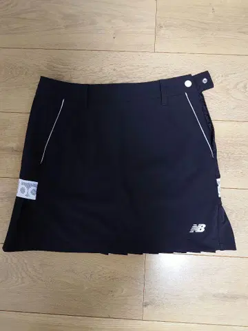 [ 새상품급 ] New Balance 플리츠 스커트 블랙 S