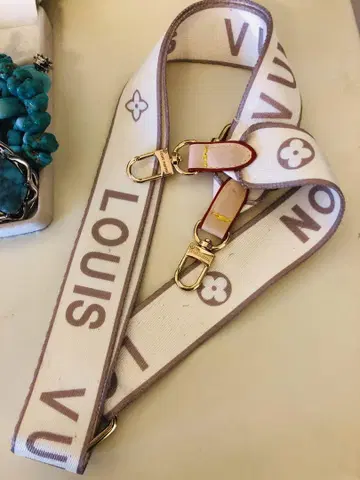멋진 LV 로고 포함 숄더 스트랩