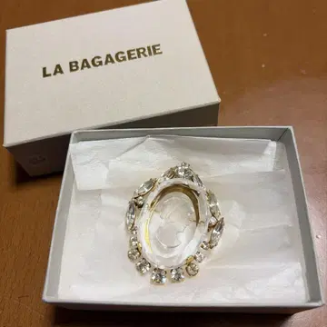 LA BAGAGERIE 카메오 브로치