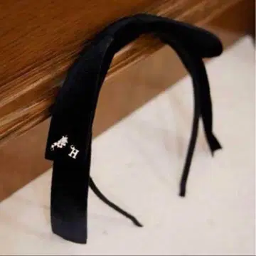 Her lip to Velour Ribbon Headband