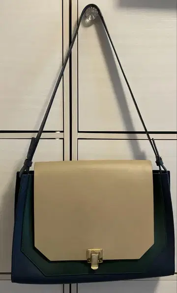 calede checli 카레도셰클리 빅 클러치백 네이비