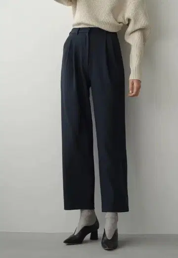 CLANE 클라네 리브 스트라이프 턱 팬츠 네이비 사이즈 2