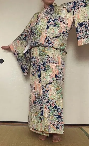 츠케사게 꽃무늬 다색. 가을 색감의 새로운 실크 기모노