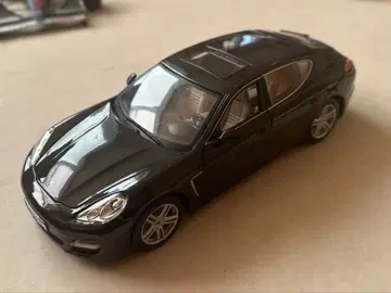 포르쉐 파나메라 1/18