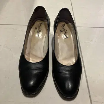 마가렛호웰 펌프스