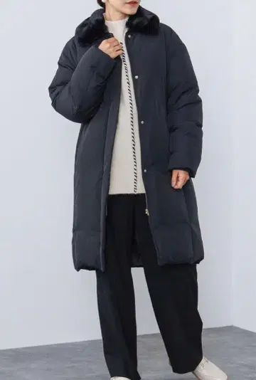 [ BEAMS HEART ] 칼라 퍼 부착 스티치리스 다운 코트 블랙