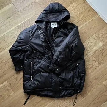 ZARA 후드 부착 블랙 다운 자켓 L