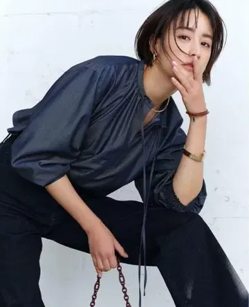 UNFILO 다크 블루 프론트 개더 긴팔 셔츠