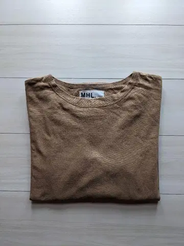 MHL. 브라운 티셔츠