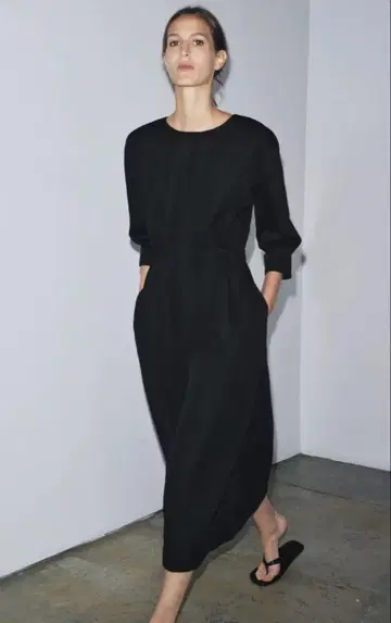 ZARA 플리츠 미디 원피스 블랙