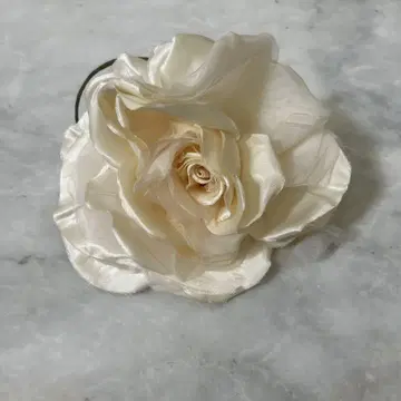 아이보리 새틴 로즈 코사지 핸드메이드 아트플라워