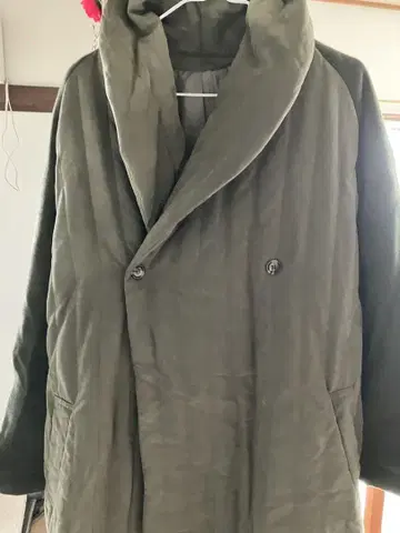 숲의 학교 매트한 질감의 복슬복슬 퀼트 코트 카키