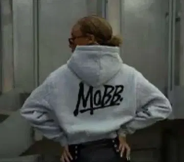 MOBB 후드티