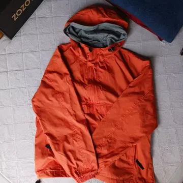 UNIQLO 오렌지 마운틴 후드티 S