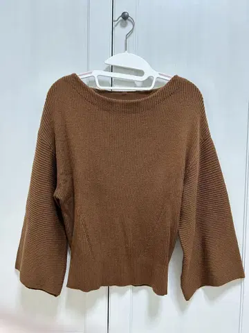알아바일 울 100% 브라운 스웨터