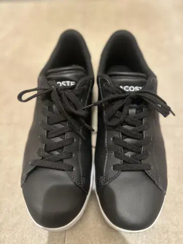 LACOSTE 블랙 스니커즈