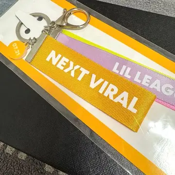 NEXT VIRAL ARTIST 오카야마 한정판 리본 키링