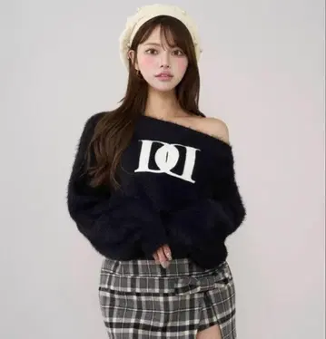 다리치 DD 로고 원숄더 니트탑