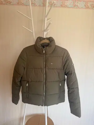 Tommy jeans 올리브색 퀼팅 다운 자켓