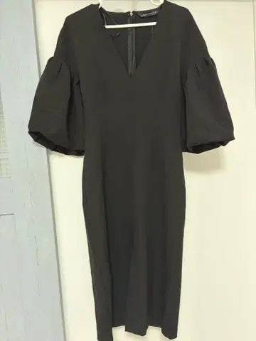 ZARA 자라 M 컨디션 최상 V넥 벌룬 슬리브 원피스 슬릿 포함