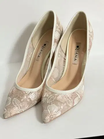 DIANA 꽃무늬 자수 하이힐 23.5cm