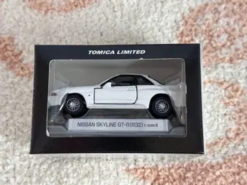토미카 리미티드 NISSAN SKYLINE GT-R (R32) 화이트