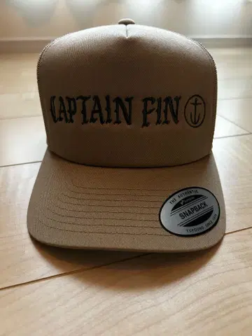CAPTAIN FIN 베이지 스냅백 캡