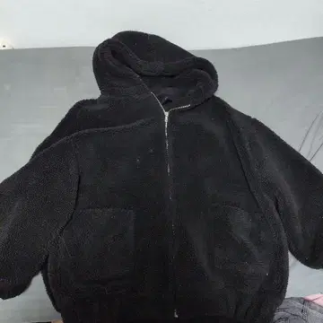 보아 플리스 자켓 블랙 후드 부착