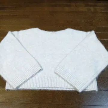 라이트 그레이 박스 실루엣 니트