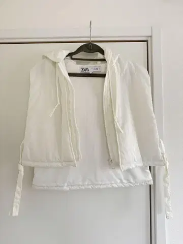 ZARA 후드 부착 화이트 베스트 L