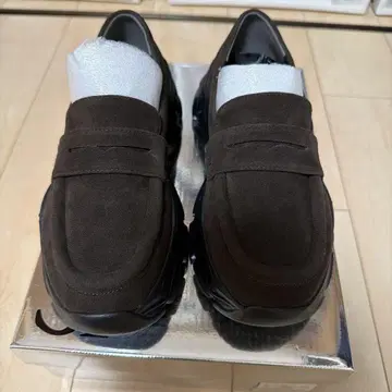 다크 브라운 스웨이드 통굽 로퍼