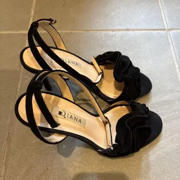 DIANA 블랙 하이힐