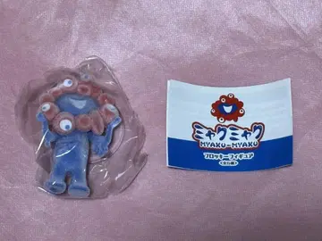 미야쿠미야쿠 플로키 피규어 선 자세