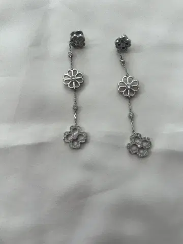 케이트 스페이드 귀걸이 플라워 모티브 롱 귀걸이 실버