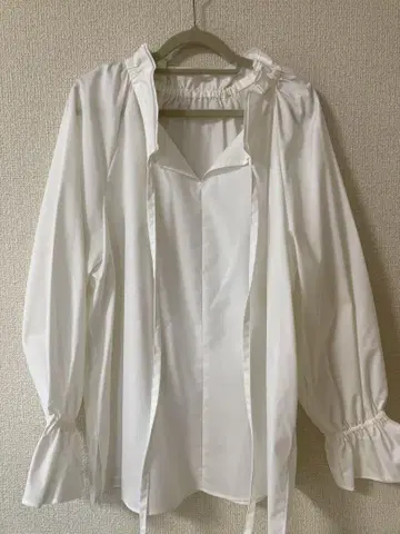 그린라벨 프릴넥 블라우스 화이트