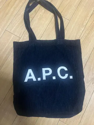 A.P.C. 코듀로이 토트백 블랙