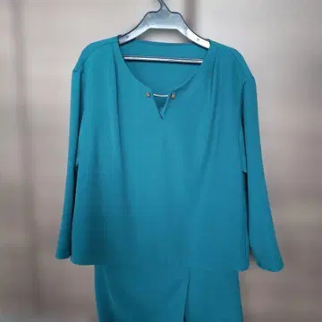 V넥 긴팔 상의